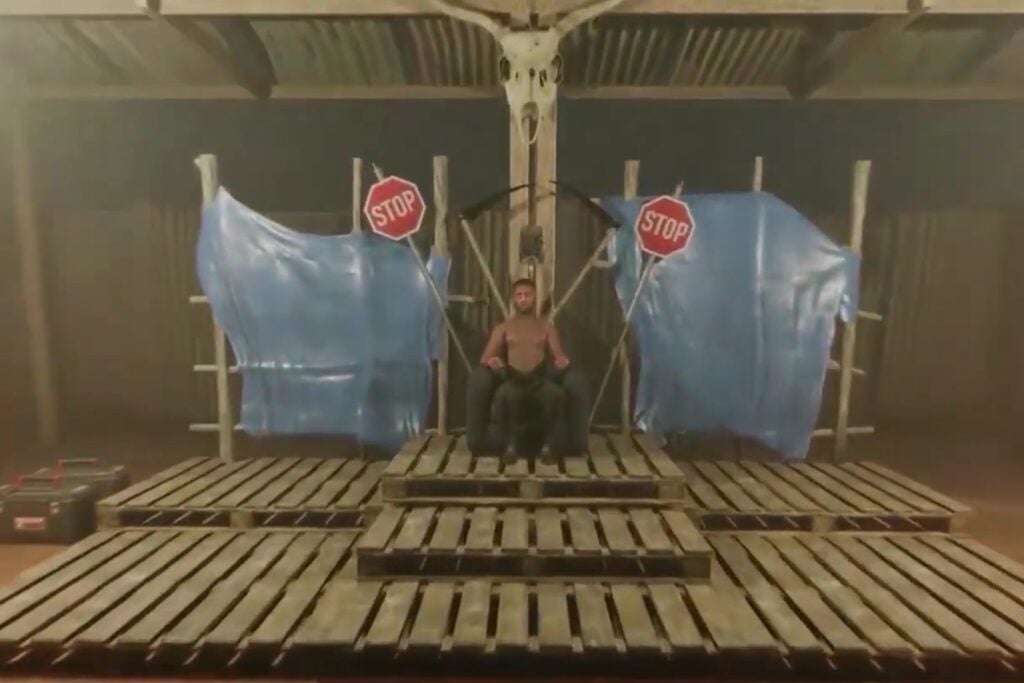 De pequeño negocio a imperio ilegal: el simulador que llega a consolas y no deja indiferente