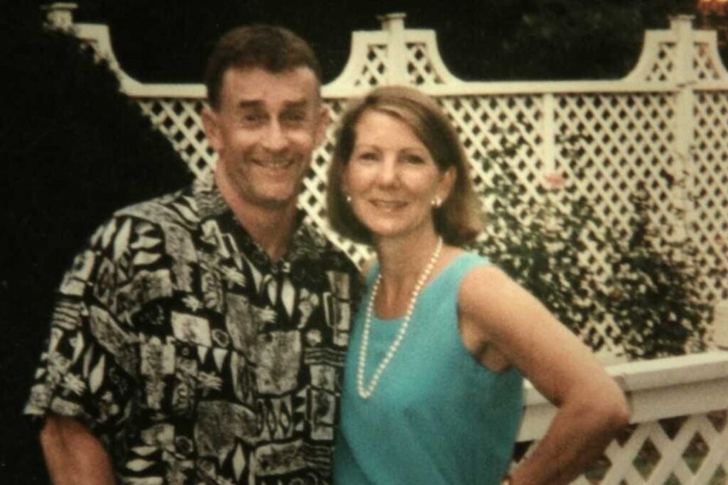 Una muerte al pie de una escalera… y una verdad que nunca termina de encajar