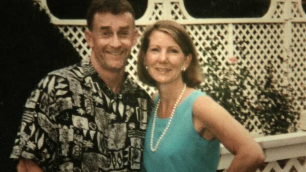 Una muerte al pie de una escalera… y una verdad que nunca termina de encajar