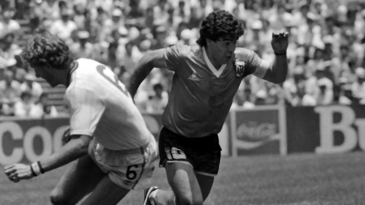 La historia de una camiseta icónica llega al cine y esconde algo mucho más profundo