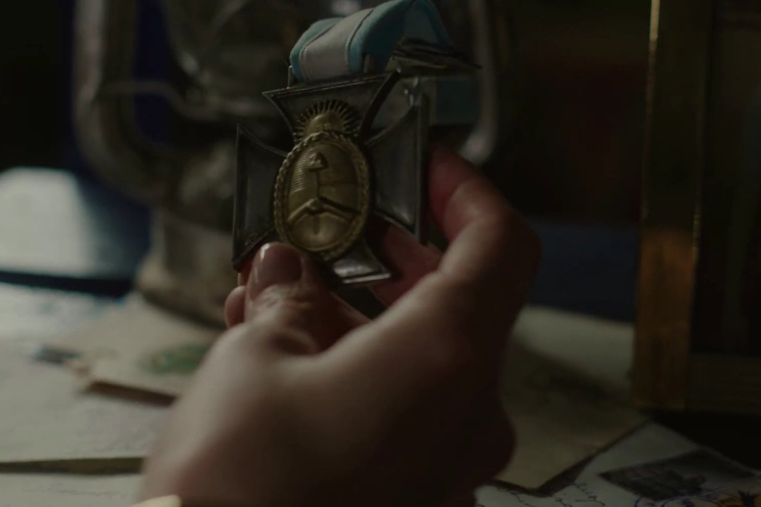 La historia de una camiseta icónica llega al cine y esconde algo mucho más profundo