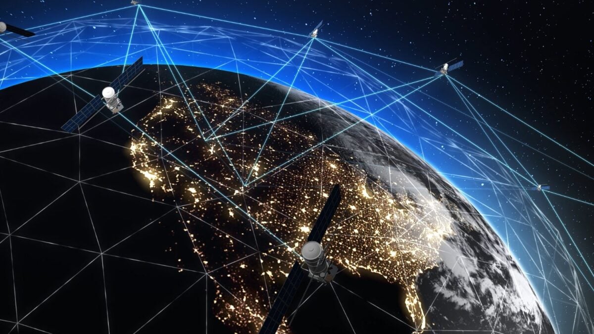 Una startup quiere llenar el cielo de espejos gigantes para eliminar la noche, y los científicos advierten que puede arruinar el sueño de toda la humanidad