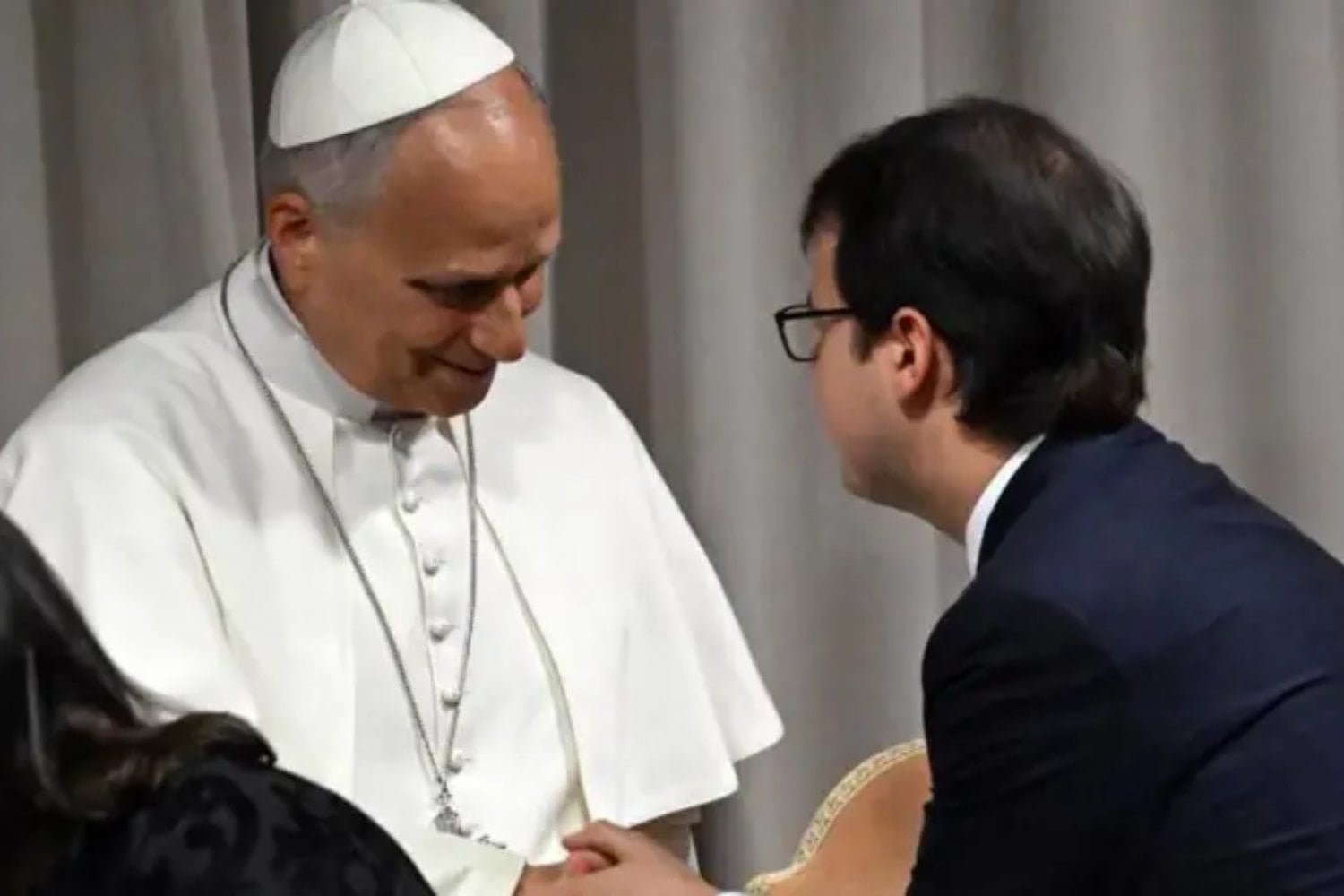 La primera encíclica del papa León XIV sobre inteligencia artificial tuvo un protagonista inesperado. Christopher Olah representa el gran miedo de la industria: crear sistemas cada vez más poderosos sin entender realmente cómo funcionan