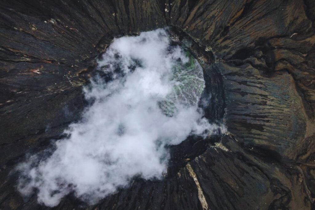 Los científicos pensaban que ya conocían las estructuras volcánicas más extremas de la Tierra. Entonces apareció una cicatriz submarina gigantesca oculta bajo el Pacífico filipino