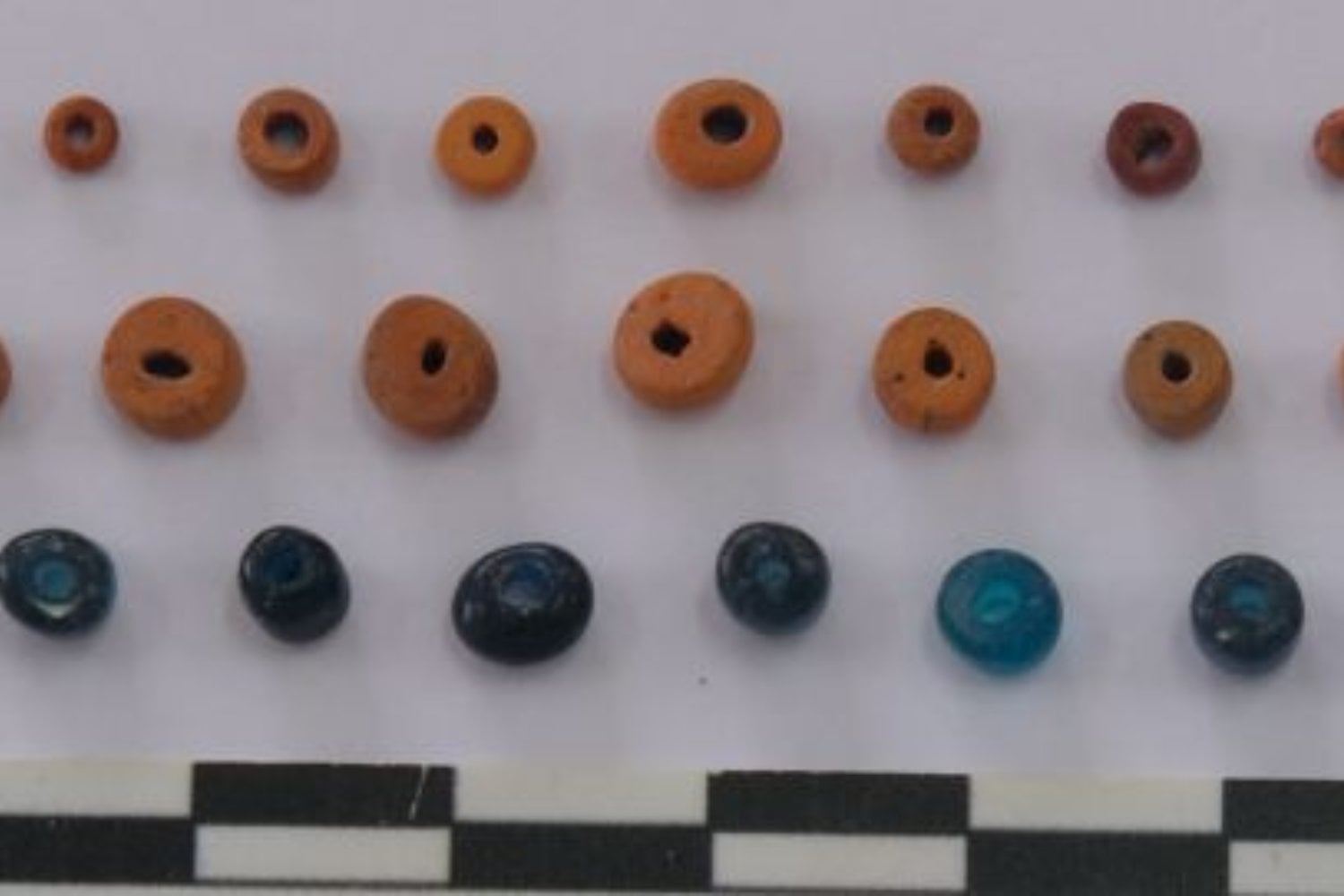 Durante décadas nadie pudo investigar estas misteriosas vasijas gigantes por culpa de las bombas enterradas en Laos. Cuando finalmente abrieron una, apareció un descubrimiento arqueológico extraordinario