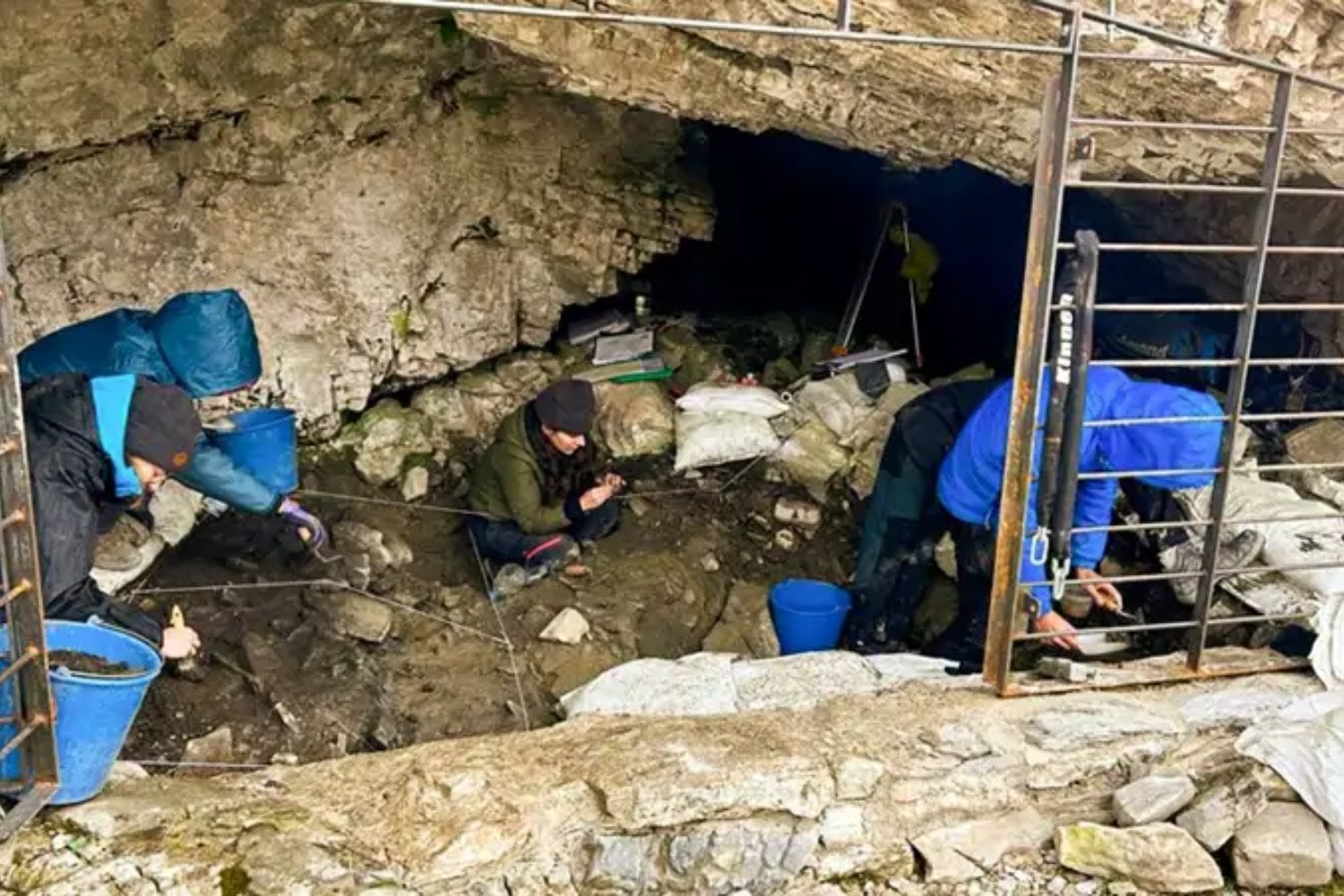 Una misteriosa roca verde apareció en una cueva perdida de los Pirineos. El hallazgo cambia lo que sabíamos sobre los primeros metalúrgicos de Europa