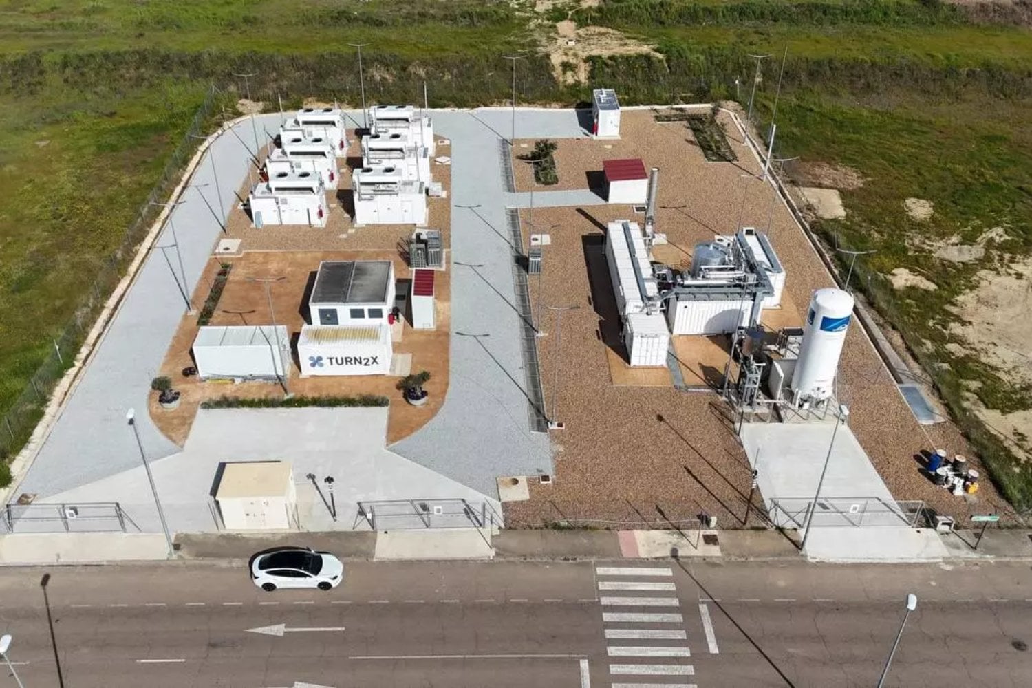 Europa ya produce gas natural sin extraer combustibles fósiles del subsuelo. Una planta situada en Extremadura consigue fabricarlo usando hidrógeno verde y CO₂ reciclado para aprovechar la red energética que ya existe