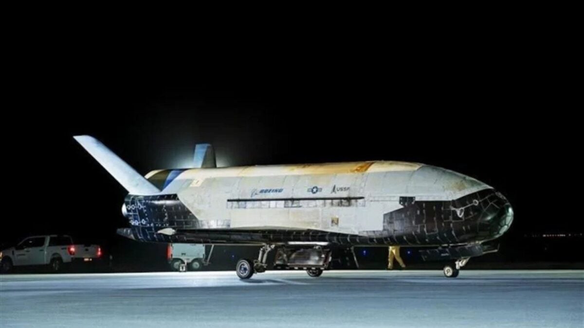 La Fuerza Espacial de EE.UU. debería prepararse para poner soldados de guardia activa en la Luna, según un informe