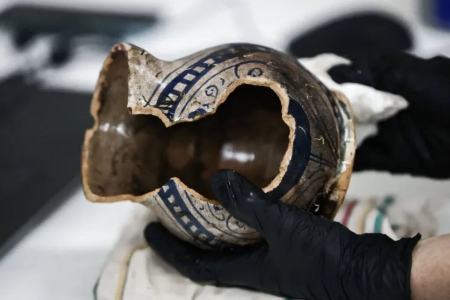 Francia acaba de encontrar a 2.500 metros de profundidad un barco desaparecido hace casi 500 años. Su cargamento sigue intacto y los arqueólogos lo describen como una cápsula del tiempo del Mediterráneo renacentista