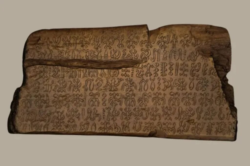 Un estudio de radiocarbono acaba de reabrir uno de los mayores misterios arqueológicos del planeta. La escritura Rongorongo de la Isla de Pascua podría ser más antigua que la llegada de los europeos