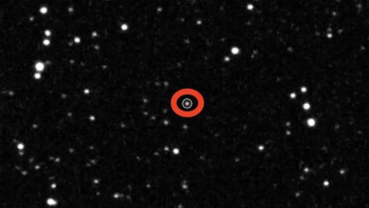 Japón observó un extraño objeto más allá de Plutón y descubrió algo que la astronomía consideraba prácticamente imposible. Un diminuto mundo helado parece haber conservado una atmósfera en los confines del Sistema Solar