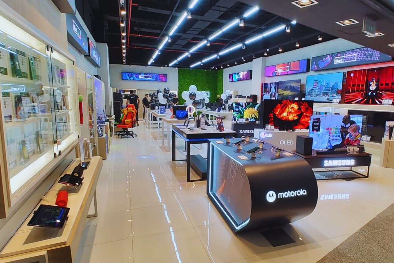 Compramos tecnología asumiendo que perderá valor desde el primer día. Un nuevo estudio revela qué móviles, portátiles, tablets y tarjetas gráficas están haciendo exactamente lo contrario