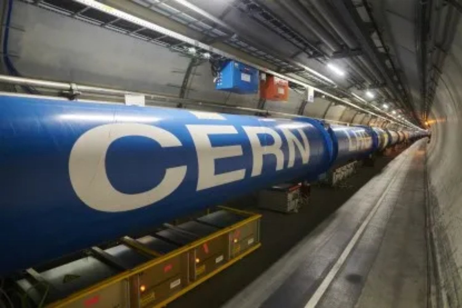 Un investigador chileno creó una tecnología capaz de proteger detectores del CERN de partículas invisibles. El sistema permite estudiar neutrinos dentro del mayor experimento científico del planeta