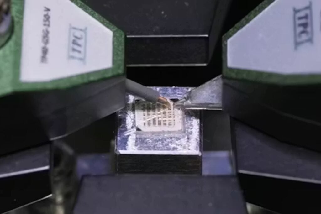 El nuevo avance de Japón podría cambiar para siempre el futuro de las computadoras: un chip experimental ya procesa información 1.000 veces más rápido sin generar el calor que limita a la electrónica actual