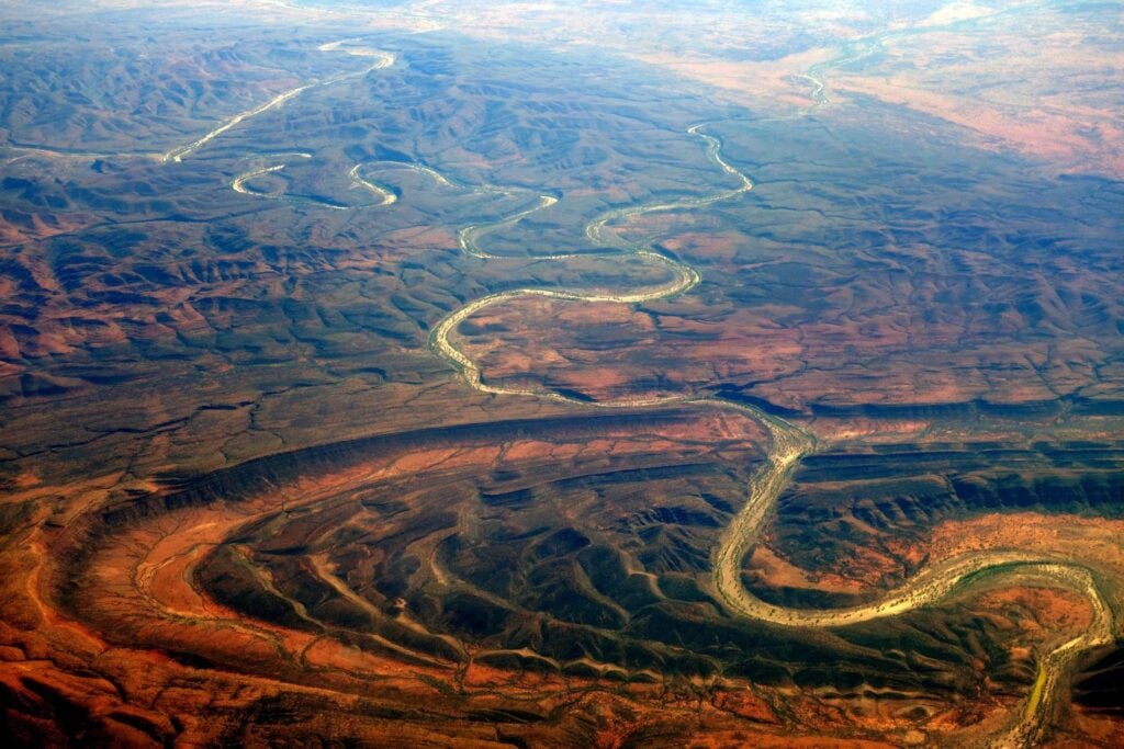 Geólogos intentaron calcular la edad de los ríos más antiguos del planeta y llegaron a una conclusión sorprendente. Algunos podrían existir desde la época en que todos los continentes formaban Pangea