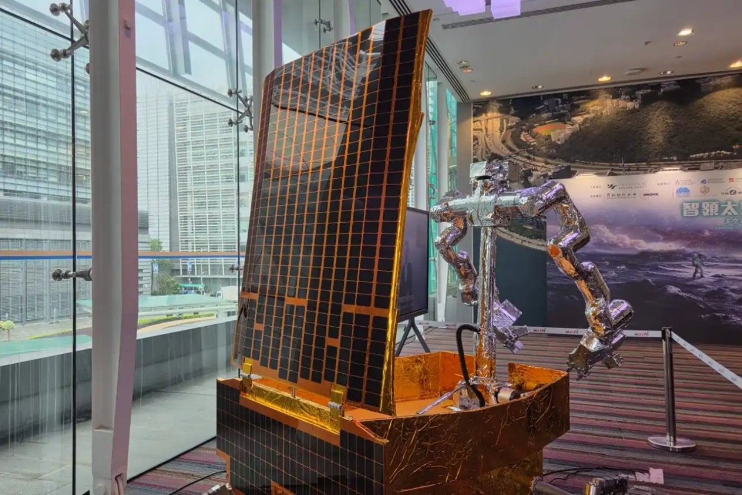 Mientras Estados Unidos sigue preparando el regreso humano a la Luna con Artemis, China ya está desarrollando un robot humanoide diseñado específicamente para empezar a construir y mantener una futura base lunar