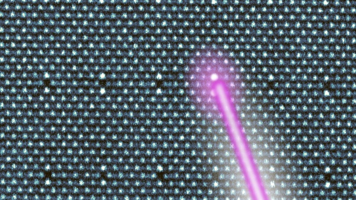 El MIT logra reorganizar 40.000 átomos dentro de un cristal sólido a temperatura ambiente y demuestra que ya es posible crear materiales cuánticos artificiales imposibles de encontrar en la naturaleza