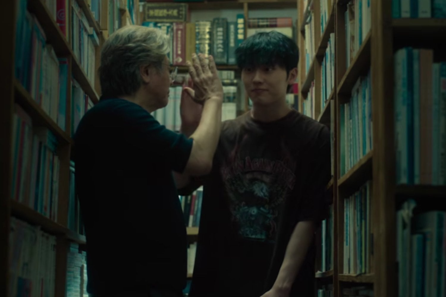 El thriller de Netflix donde observar a otros se convierte en un juego peligroso