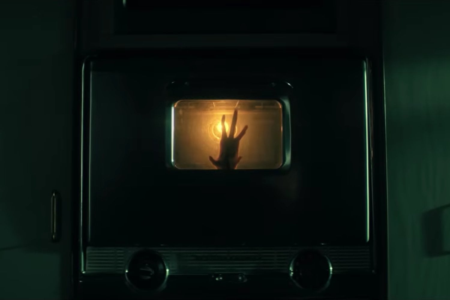 La serie donde los jubilados deben salvar el mundo: Netflix apuesta por una invasión alienígena muy distinta