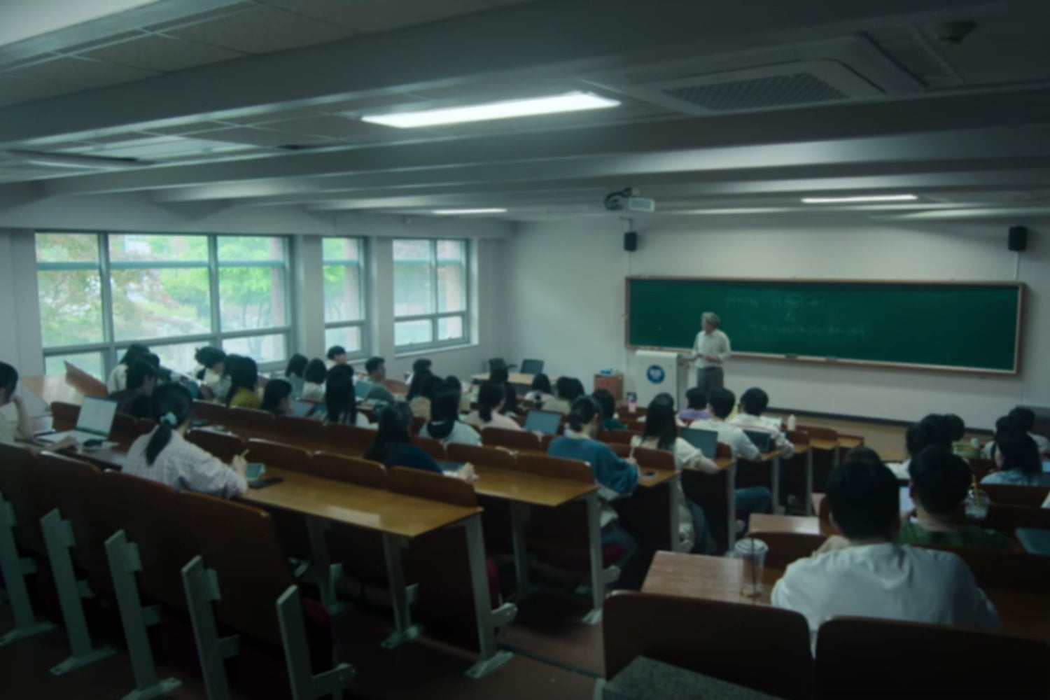 El thriller de Netflix donde observar a otros se convierte en un juego peligroso