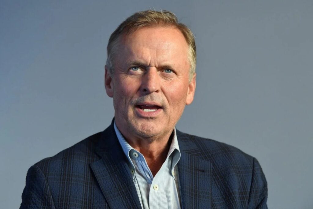 El nuevo drama judicial de John Grisham se convierte en una pelea de la vida real contra los audiolibros de IA en YouTube