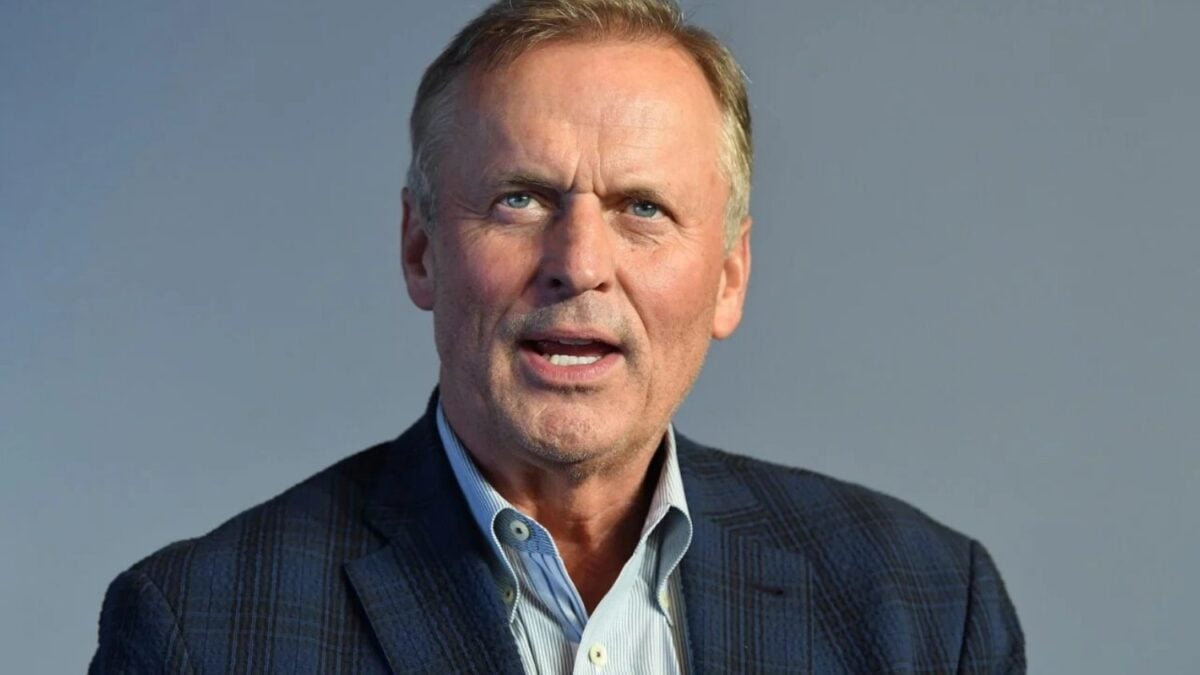 El nuevo drama judicial de John Grisham se convierte en una pelea de la vida real contra los audiolibros de IA en YouTube