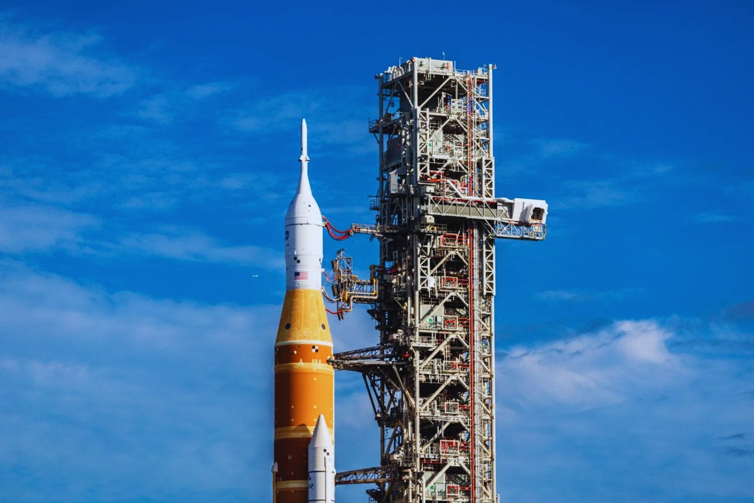 La NASA acaba de revelar quiénes viajarán en Artemis III, pero la gran sorpresa está en el destino. La misión no aterrizará en la Luna: ensayará en órbita terrestre la maniobra clave para lograrlo después