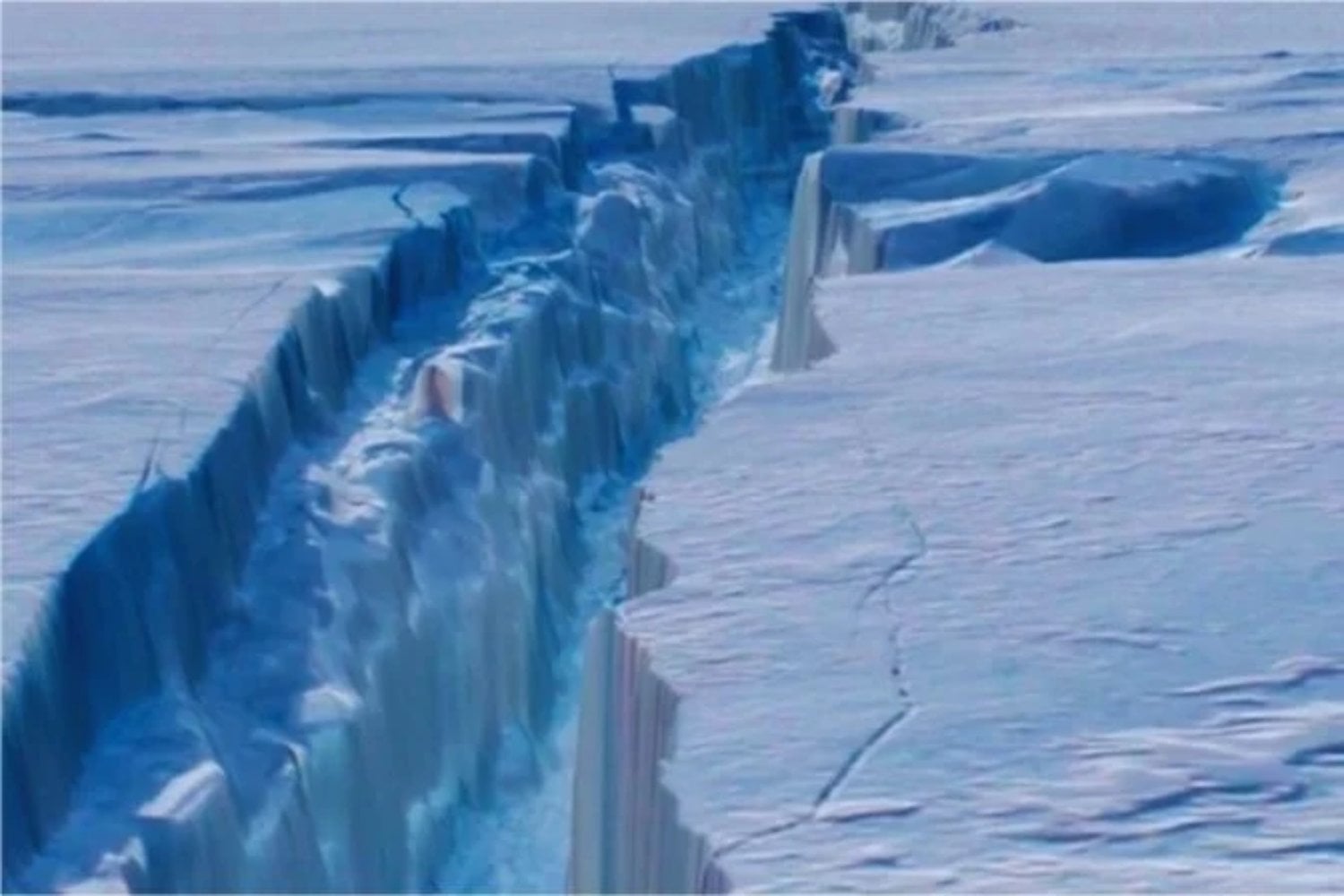 Bajo más de 3 kilómetros de hielo, la Antártida escondía una red de cuencas del tamaño de medio continente. Su forma de abanico revela cómo la corteza empezó a romperse antes de la separación de Gondwana
