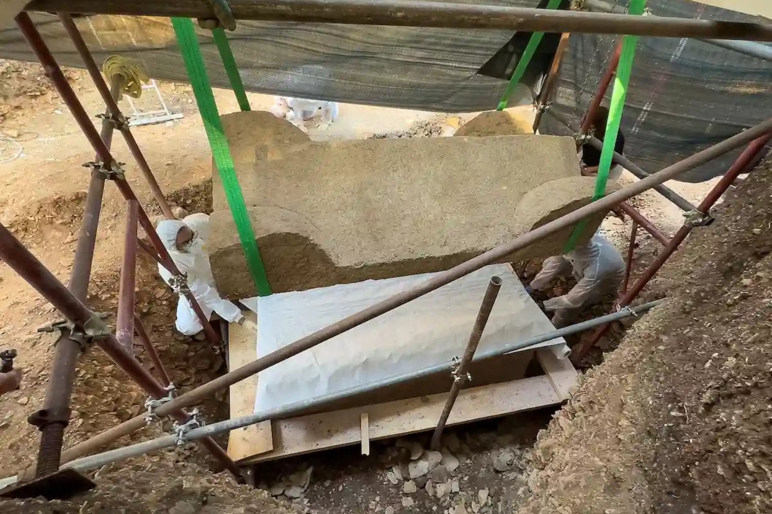 Un sarcófago tardorromano apareció intacto bajo una calle de Cavtat, en Croacia. El hallazgo conserva una tumba sellada desde hace más de 1.500 años en el corazón de la antigua Epidaurum