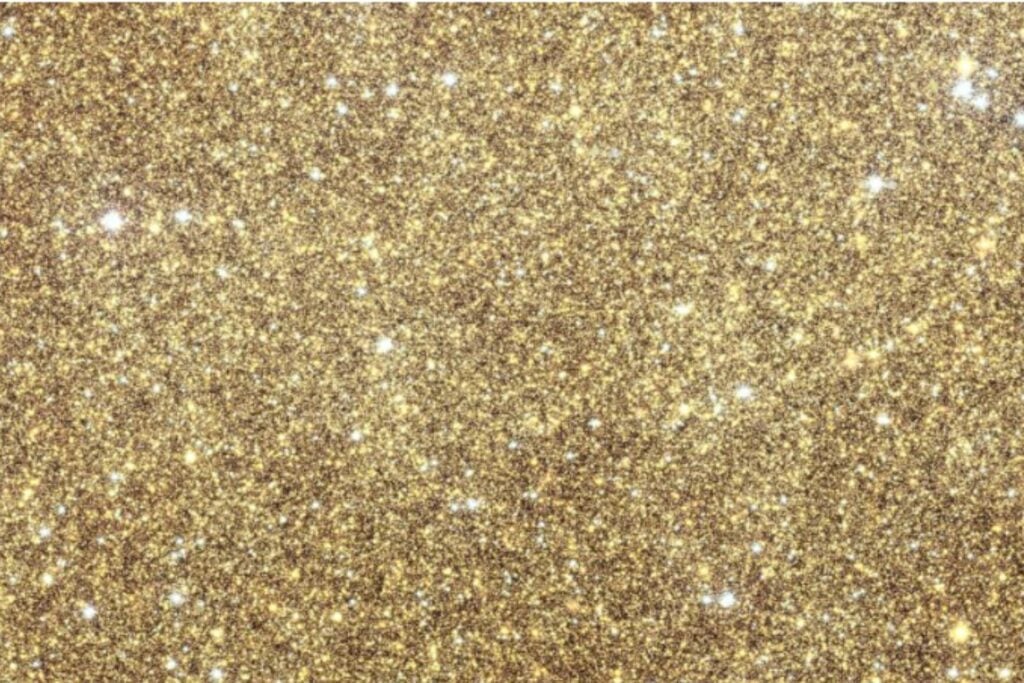 Parece una inmensa nube de brillantina dorada, pero contiene 60 millones de estrellas. Euclid fotografió el corazón de la Vía Láctea con un nivel de detalle nunca visto