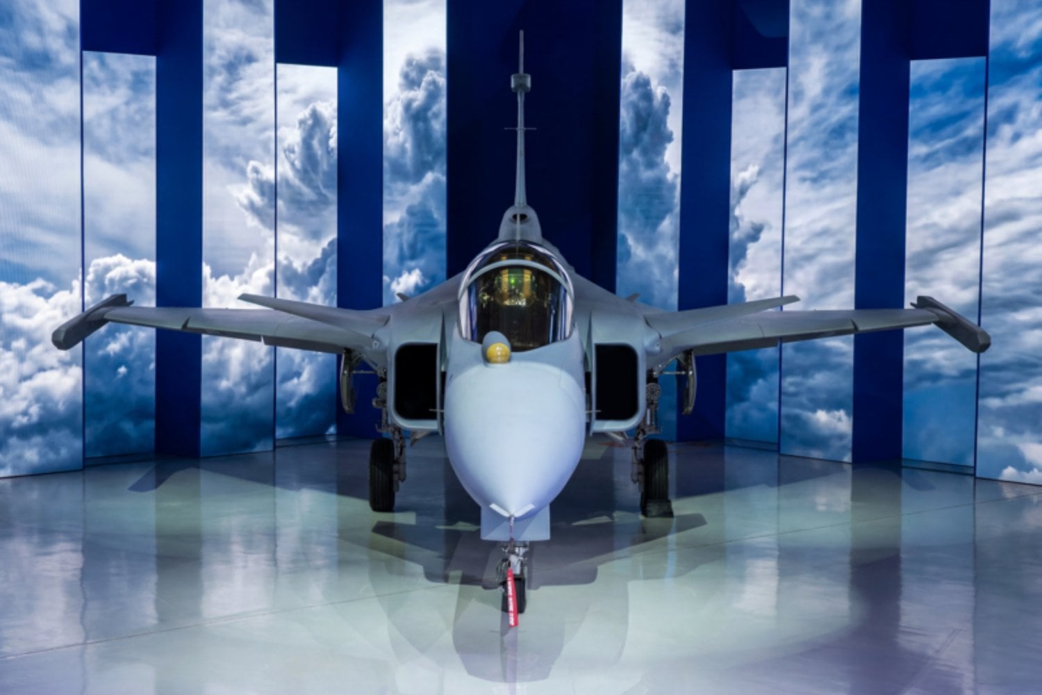 Brasil acaba de lograr un hito industrial que ningún otro país latinoamericano había alcanzado hasta ahora. Su primer caza supersónico producido localmente marca el salto de comprador de defensa a fabricante aeroespacial avanzado