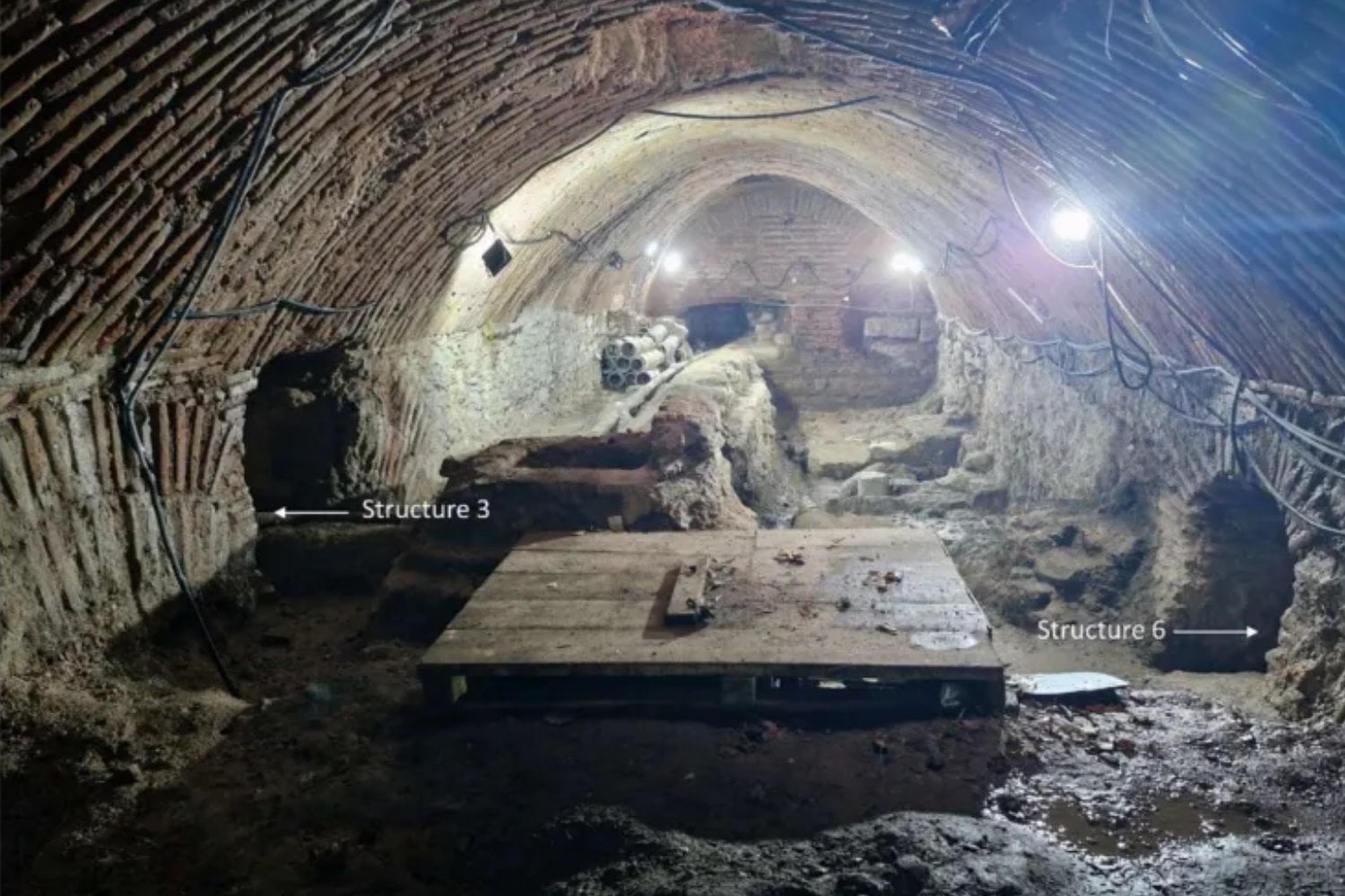 Santa Sofía ya era una obra imposible sobre la superficie, pero ahora su subsuelo acaba de revelar otra ciudad oculta. Un estudio documentó túneles, cisternas y conducciones de agua bajo el atrio de la antigua Constantinopla