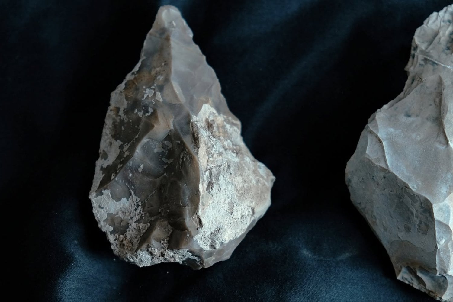 Una cueva sellada durante hasta 400.000 años acaba de aparecer cerca de Haifa con herramientas, huesos y restos de fuego. Su interior conserva una cápsula del tiempo de una cultura anterior al dominio de neandertales y humanos modernos
