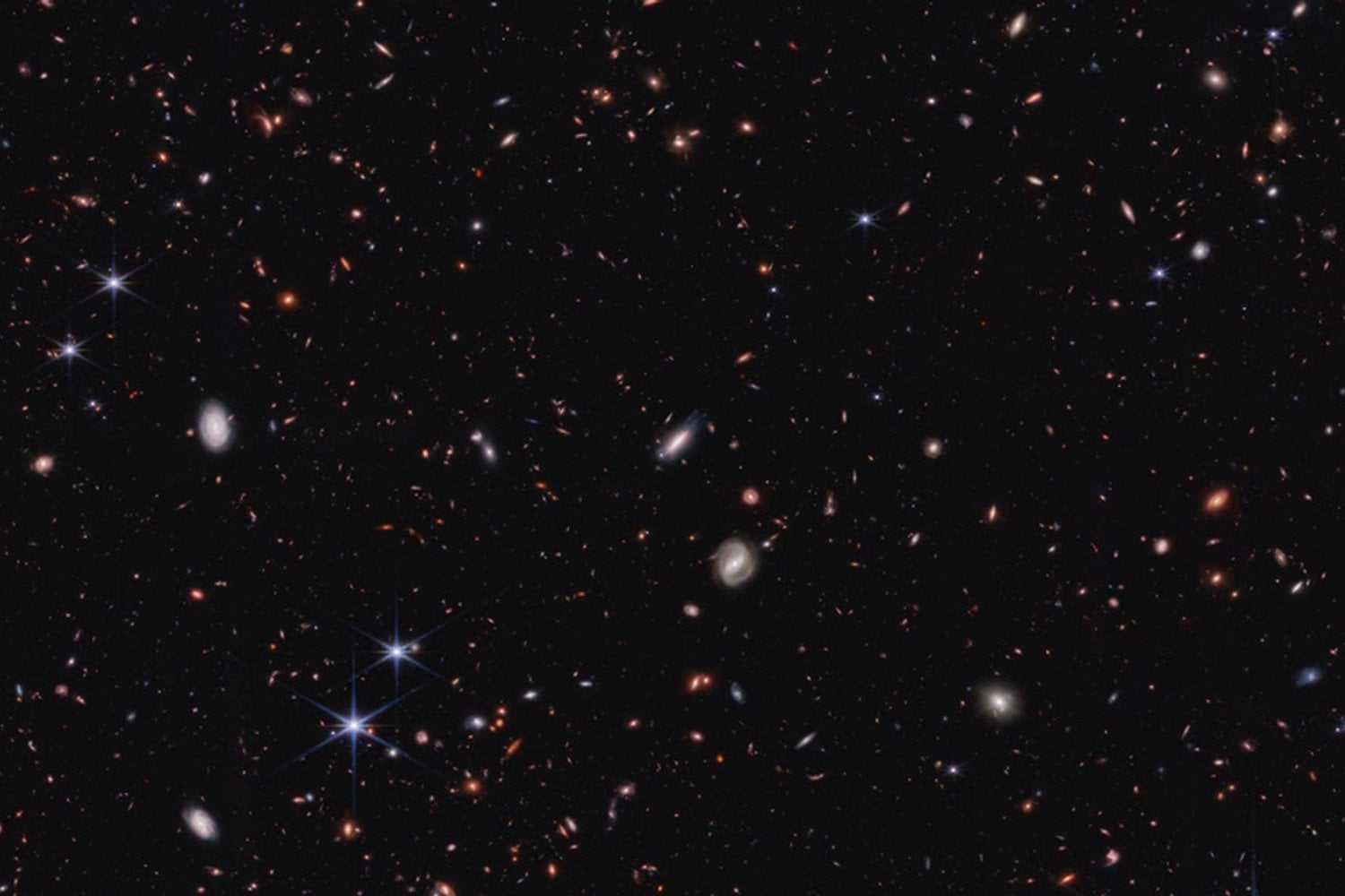 El telescopio James Webb acaba de confirmar una galaxia que ya brillaba 280 millones de años después del Big Bang. El hallazgo no rompe la cosmología, pero obliga a explicar por qué el universo temprano fabricaba galaxias tan rápido