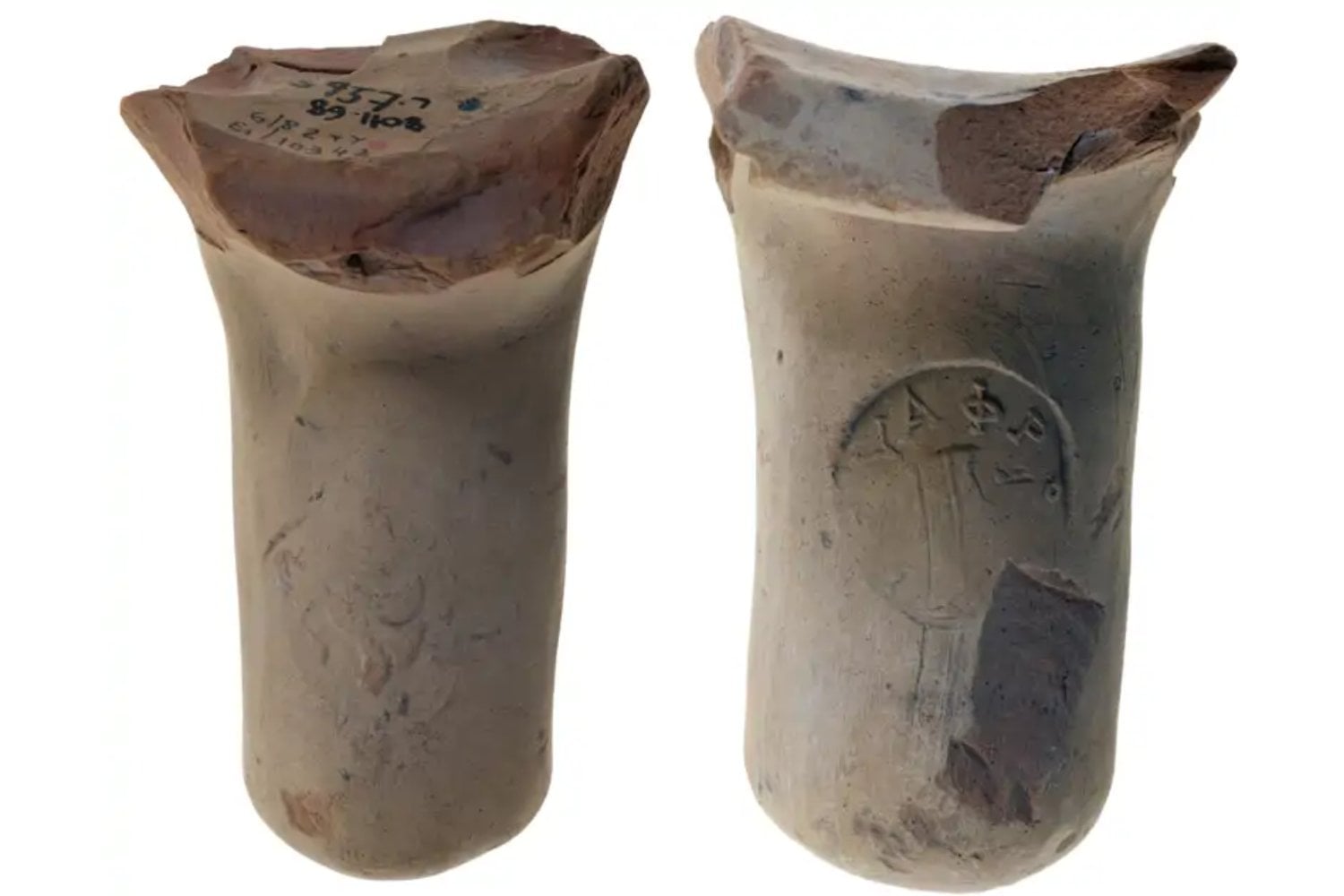 Unas asas de ánforas de vino conservaron un brusco debilitamiento del campo magnético terrestre ocurrido hace 2.200 años. El mismo análisis cuestiona que una rampa de Jerusalén perteneciera a la fortaleza seléucida Akra