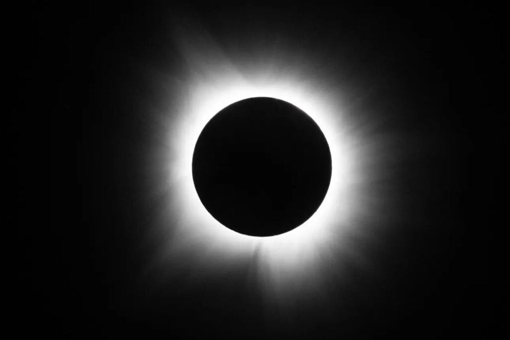 La noche llegará durante unos segundos en pleno atardecer de agosto. España se prepara para su primer eclipse total de Sol en más de un siglo