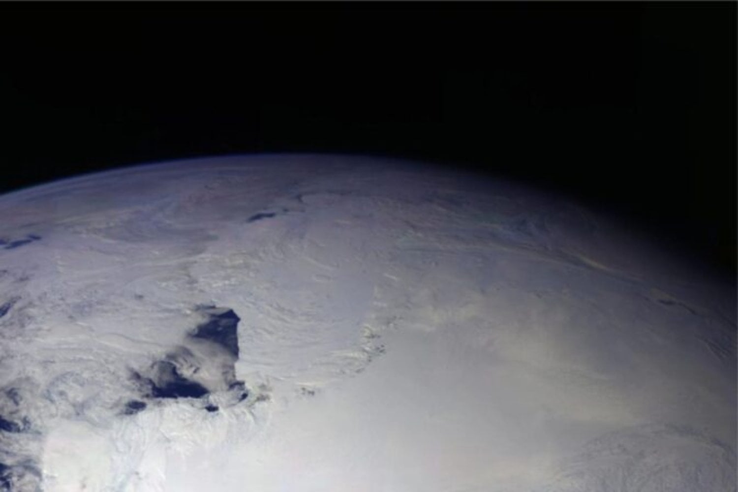 La NASA ha observado desde el espacio movimientos de agua que descienden casi un kilómetro bajo el océano Austral. Estas corrientes verticales ocultas pueden transportar calor, carbono y nutrientes a una velocidad mucho mayor de la esperada