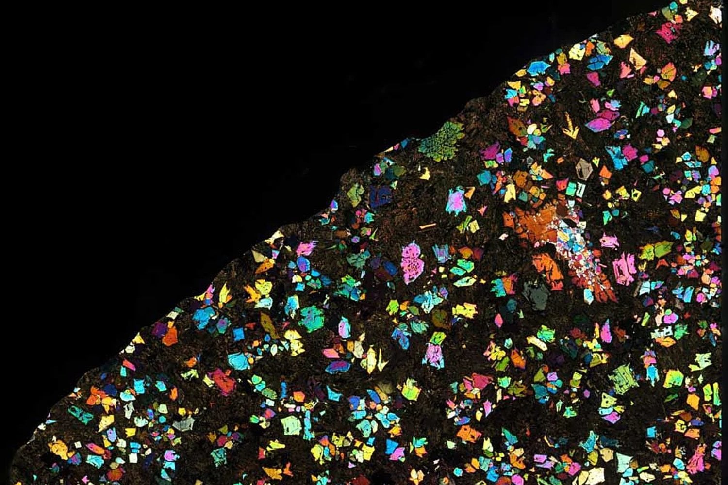 Una roca hallada en el Sahara acaba de revelar que el Sistema Solar pudo tener otro mundo del tamaño de la Luna. El meteorito NWA 12774 conserva la firma de un protoplaneta destruido hace 4.500 millones de años