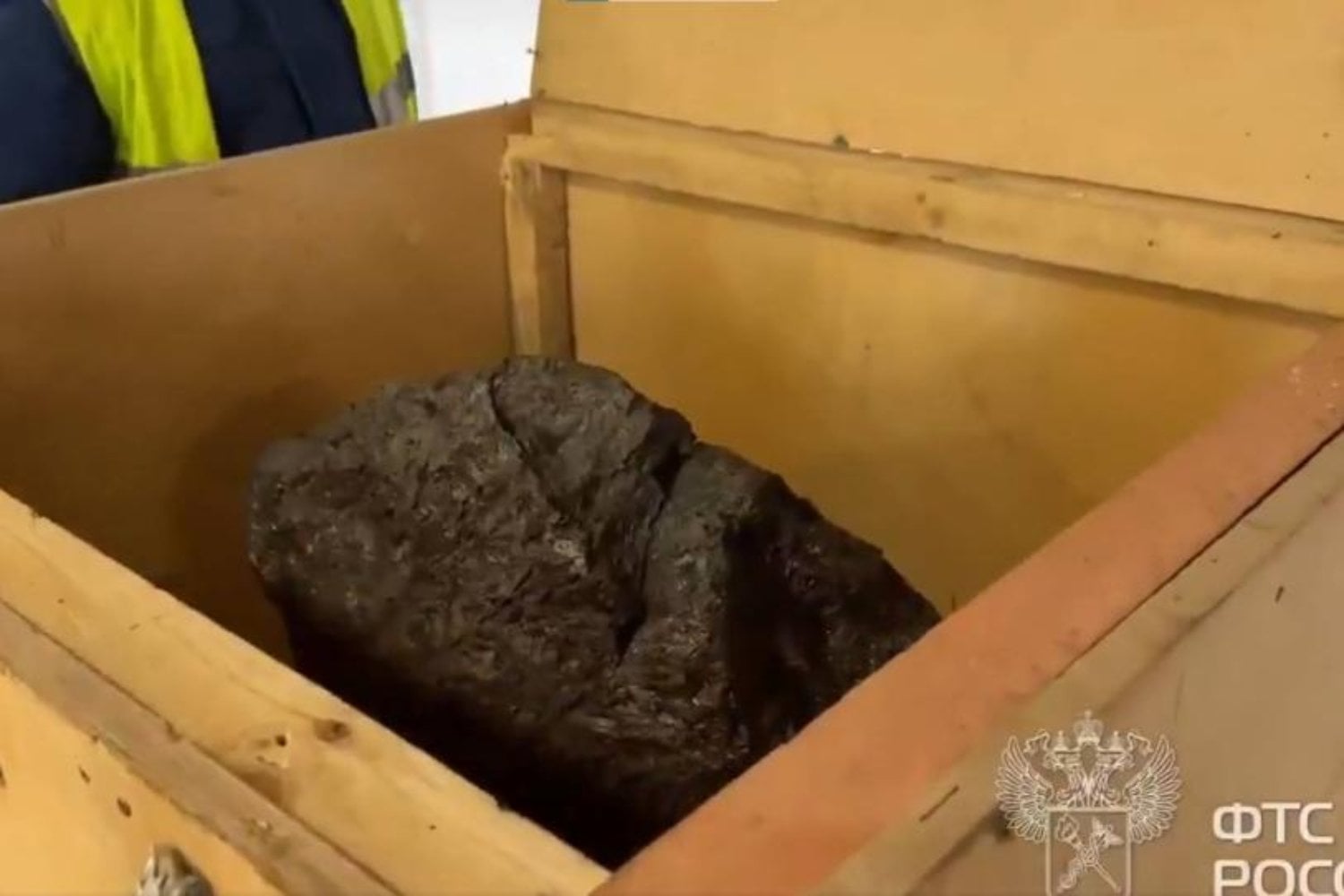 Intentaron sacar de Rusia un meteorito de 2,5 toneladas diciendo que era un adorno de jardín. El supuesto elemento decorativo valía más de cuatro millones de dólares