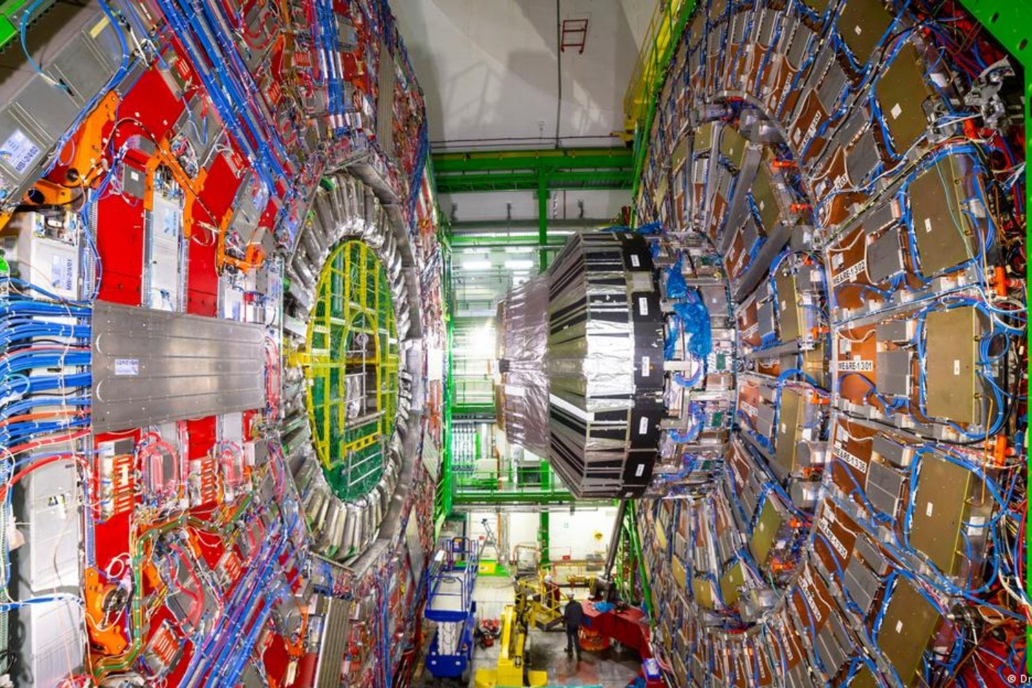 El CERN acaba de apagar el Gran Colisionador de Hadrones durante cuatro años para reconstruirlo desde dentro. Cuando vuelva en 2030, el LHC no será más rápido: será mucho más luminoso