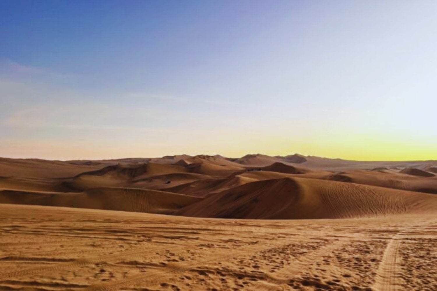 Arabia Saudí tiene arena hasta donde alcanza la vista, pero no la que necesita para construir rascacielos, carreteras y megaproyectos. La paradoja revela una crisis global escondida bajo el hormigón