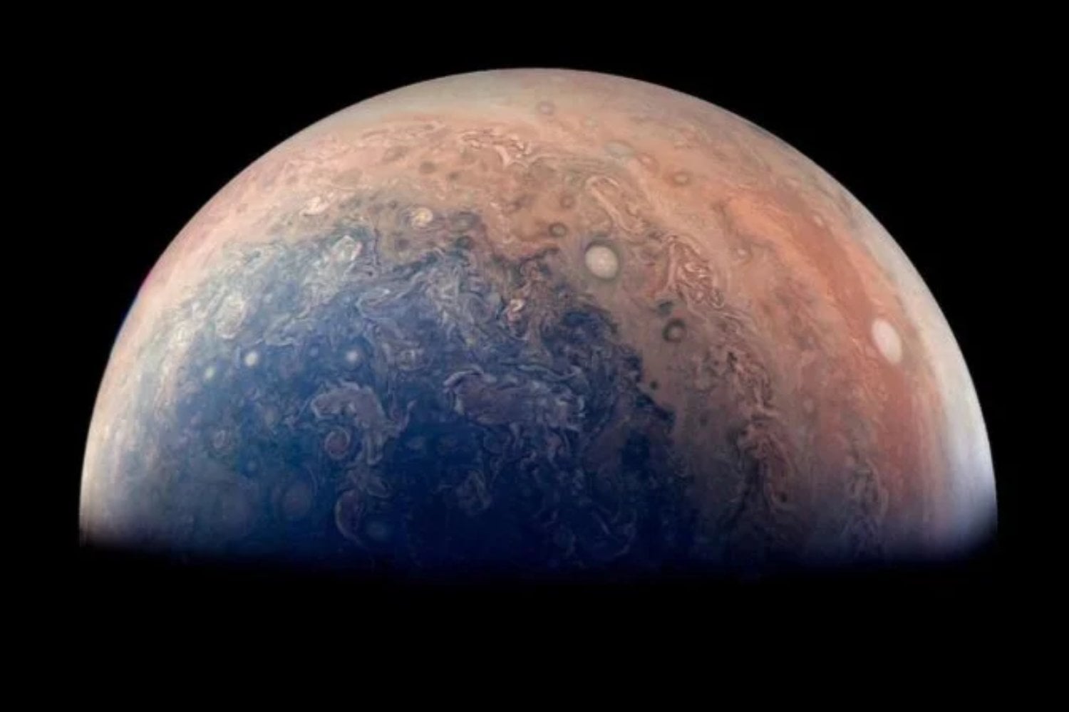 Júpiter no solo fue el gigante que ordenó el Sistema Solar: también pudo decidir qué ingredientes de la vida llegaron a la Tierra. Un nuevo estudio de la NASA sugiere que su crecimiento atrapó fósforo y nitrógeno en la región donde nació nuestro planeta