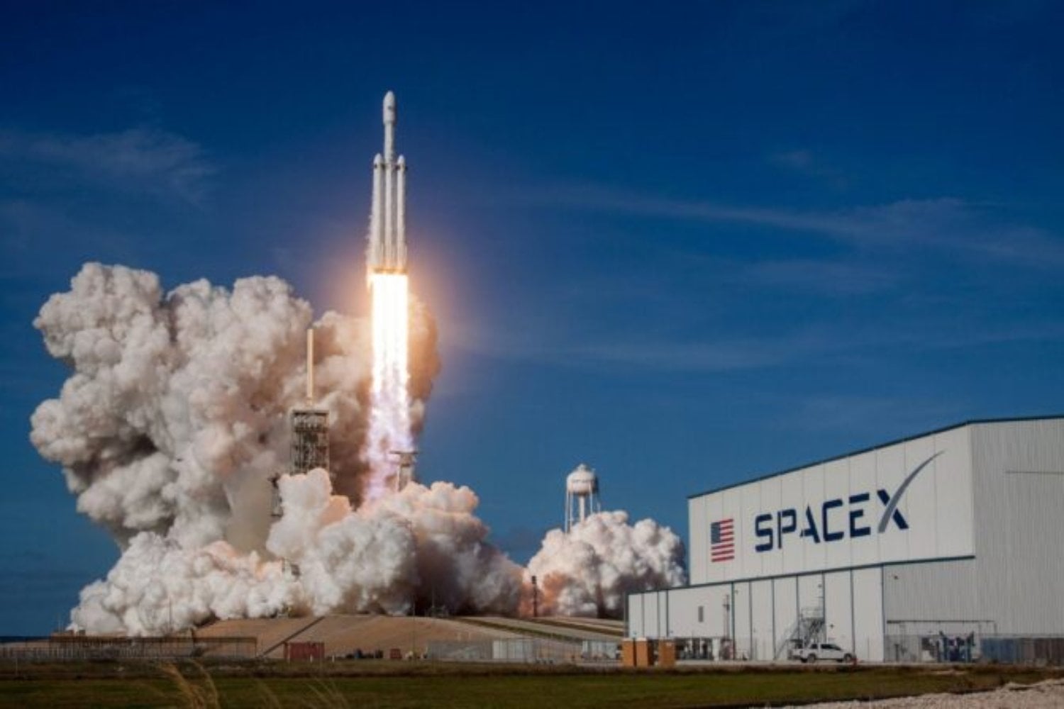 SpaceX salió a Bolsa con una valoración histórica, pero su verdadera promesa no está solo en Starlink. La clave está en convertir los cohetes reutilizables en una máquina de reducir costes