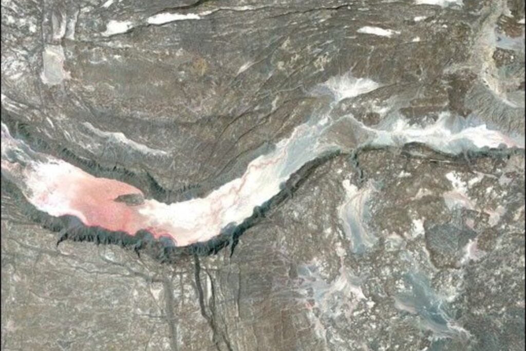 La Tierra suele tardar millones de años en abrir u
