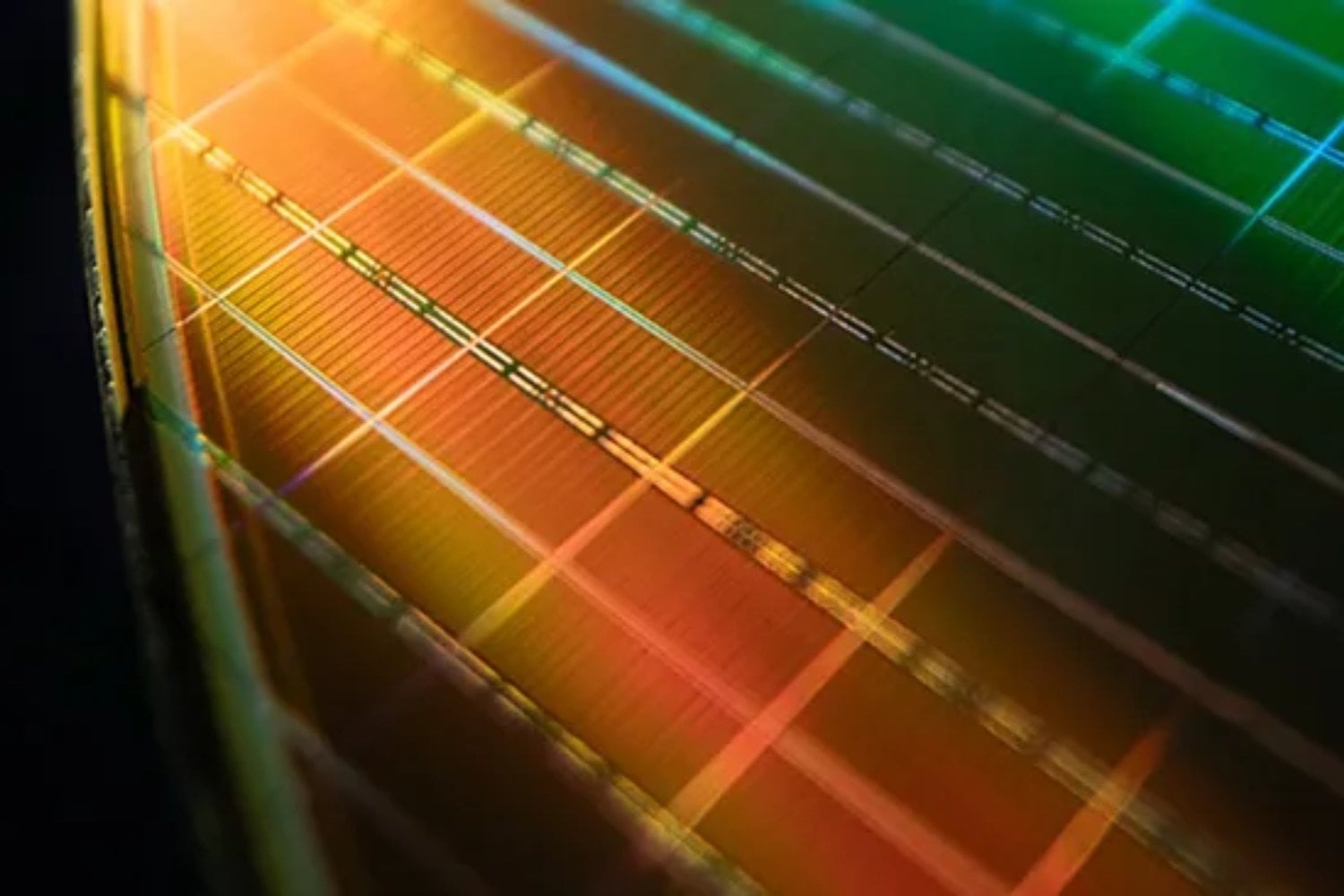 La fiebre de la inteligencia artificial ya está encareciendo una memoria de hace más de 20 años. La escasez bajó de DDR5 a DDR2 y ahora amenaza fábricas, coches y routers
