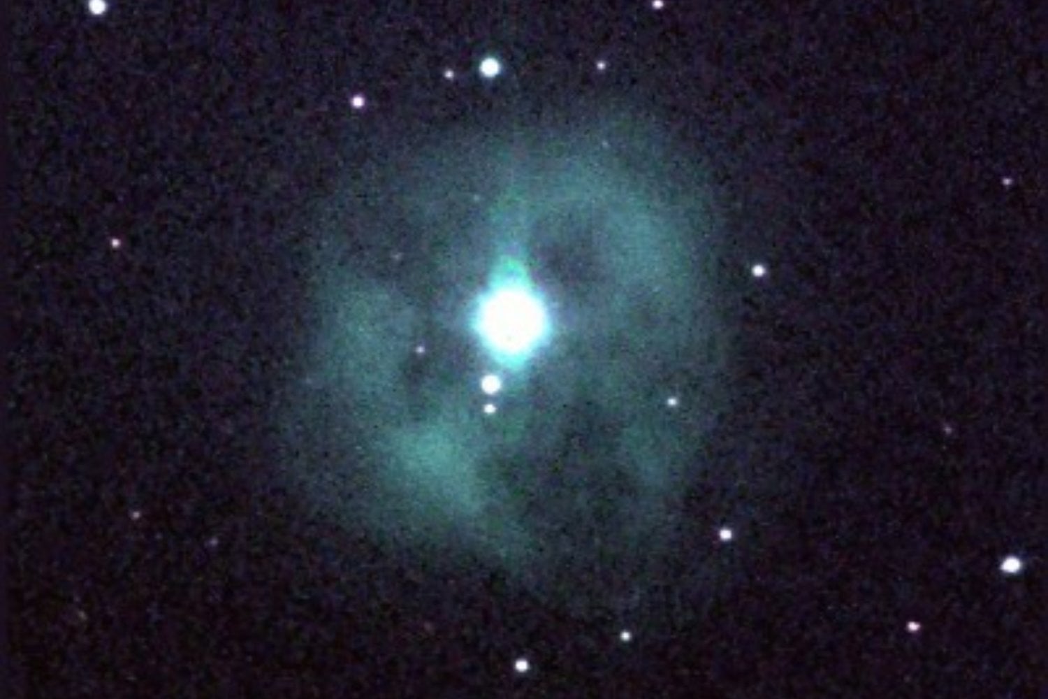 A 1.500 años luz de la Tierra existe un objeto que los astrónomos observan como una ventana al futuro. La nebulosa Bola de Cristal muestra cómo podría terminar el Sol dentro de miles de millones de años