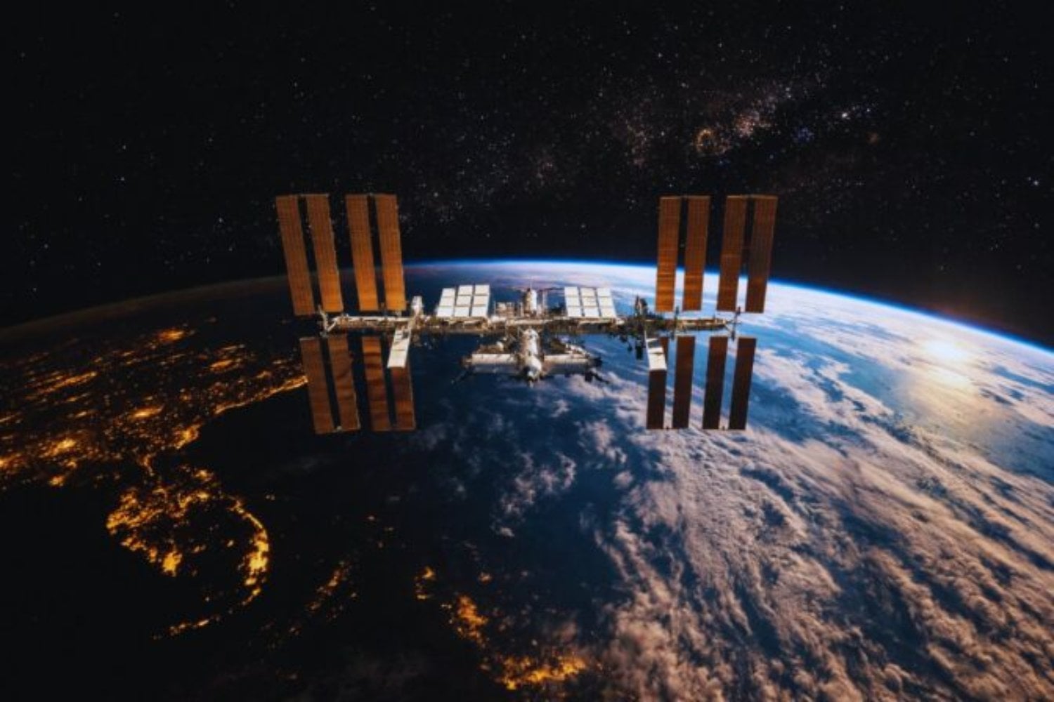 El megaproyecto más caro de la humanidad no tiene cimientos, calles ni grúas: da una vuelta a la Tierra cada 90 minutos. La Estación Espacial Internacional convirtió el espacio en una obra de construcción permanente