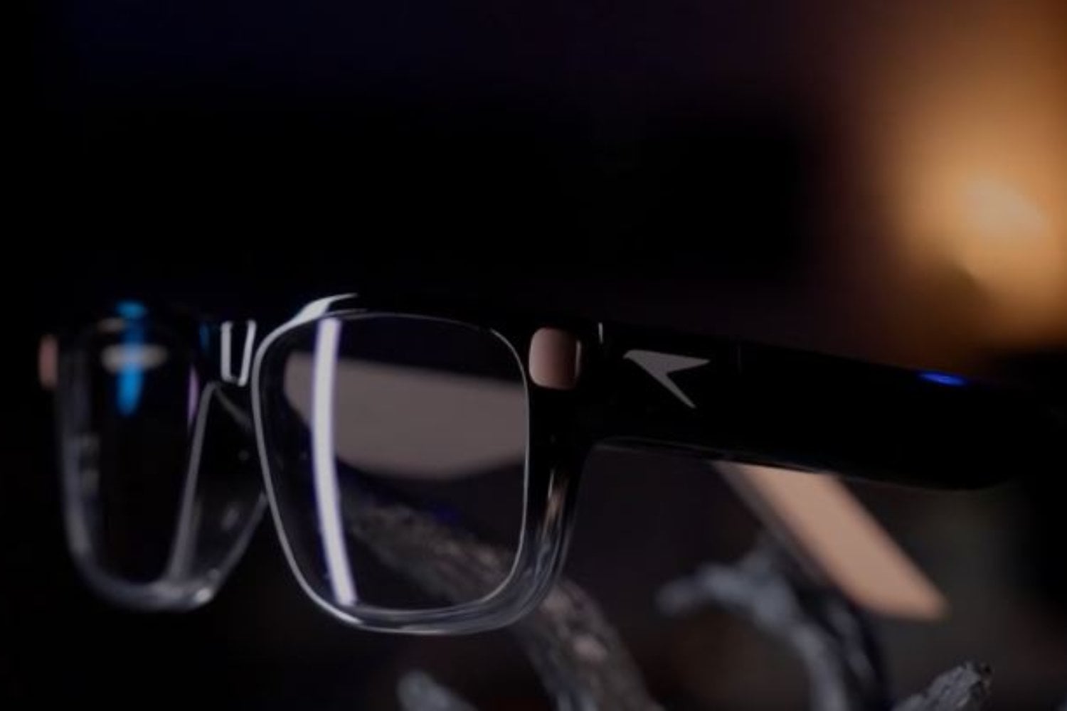 Raven Prism quiere llevar Linux directamente a unas gafas cotidianas y cambiar la idea de ordenador personal. No depende del móvil, se controla con la mirada y promete ejecutar aplicaciones reales sobre RavenOS