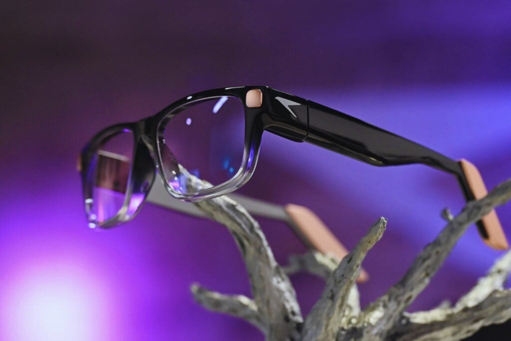Raven Prism quiere llevar Linux directamente a unas gafas cotidianas y cambiar la idea de ordenador personal. No depende del móvil, se controla con la mirada y promete ejecutar aplicaciones reales sobre RavenOS