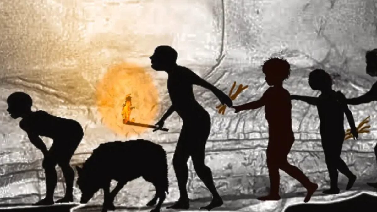 Una fila de cazadores-recolectores avanzó hace 14.000 años por una cueva italiana junto a su cánido. Ahora sabemos que iluminaban el camino con pequeñas ramas de pino, no con grandes antorchas